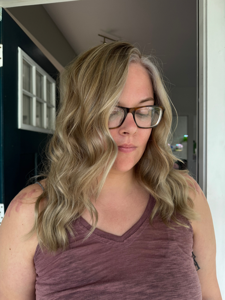 Face Framing Dimensional Blonding