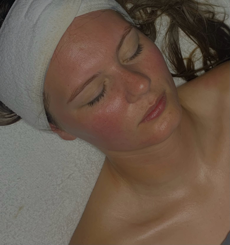 THE GLOW-DEN HOUR FACIAL