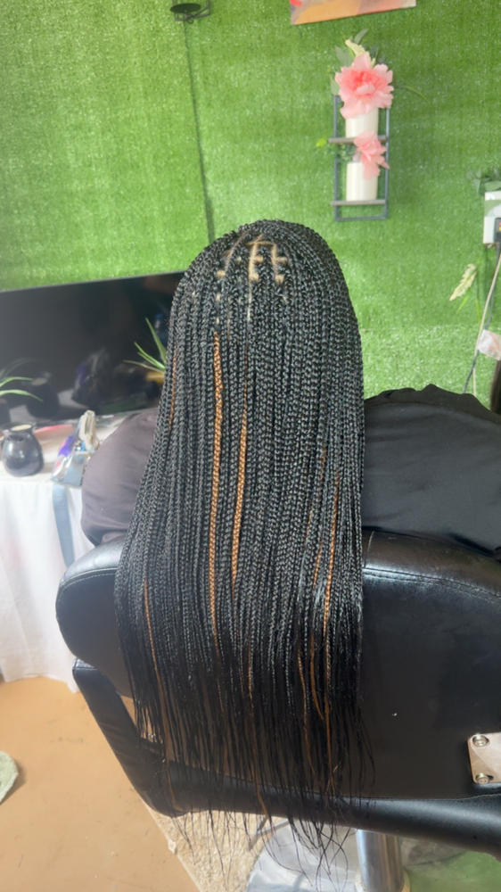 Paey’s Braiding Service