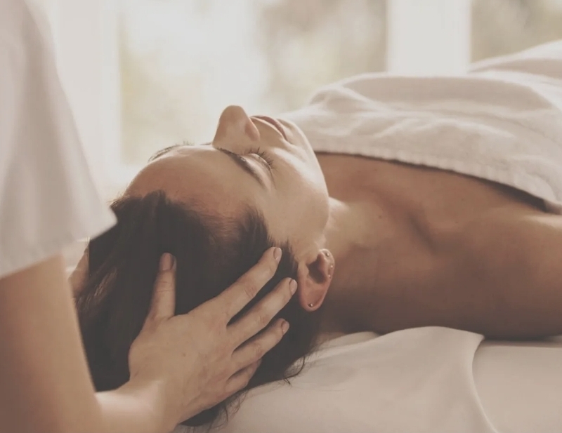The D'Luna Crown  (Scalp Massage)