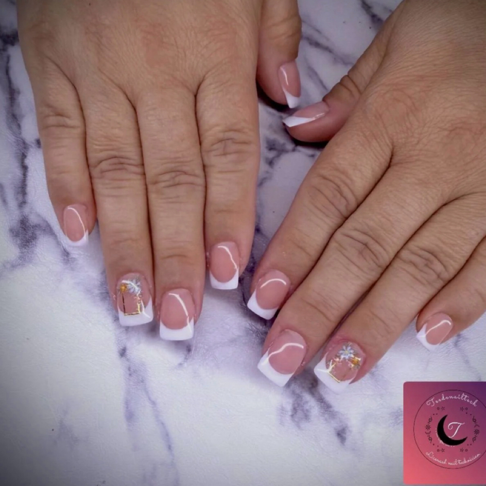 Deluxe Manicure at TeeDeNailTech in Pensacola, FL