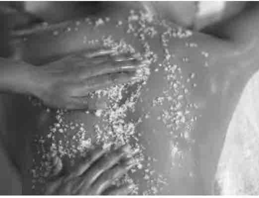 The Golden Aura Body Polish