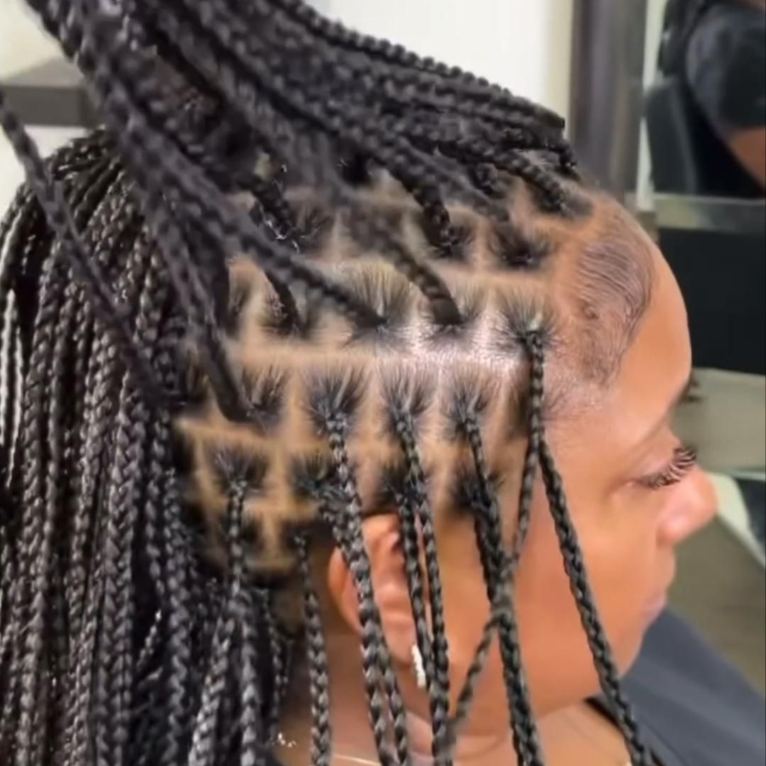 smedium knotless braids at Melissabraid in Chicago, IL