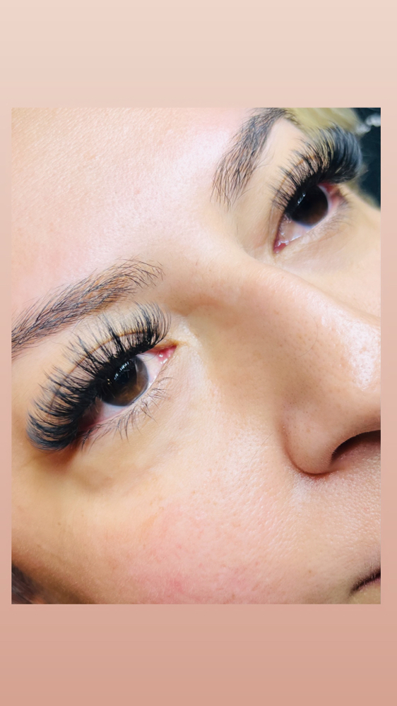 Hybrid/Wispy Eyelash Extension
