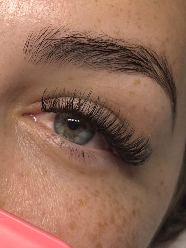 Hybrid/Wispy Eyelash Extension