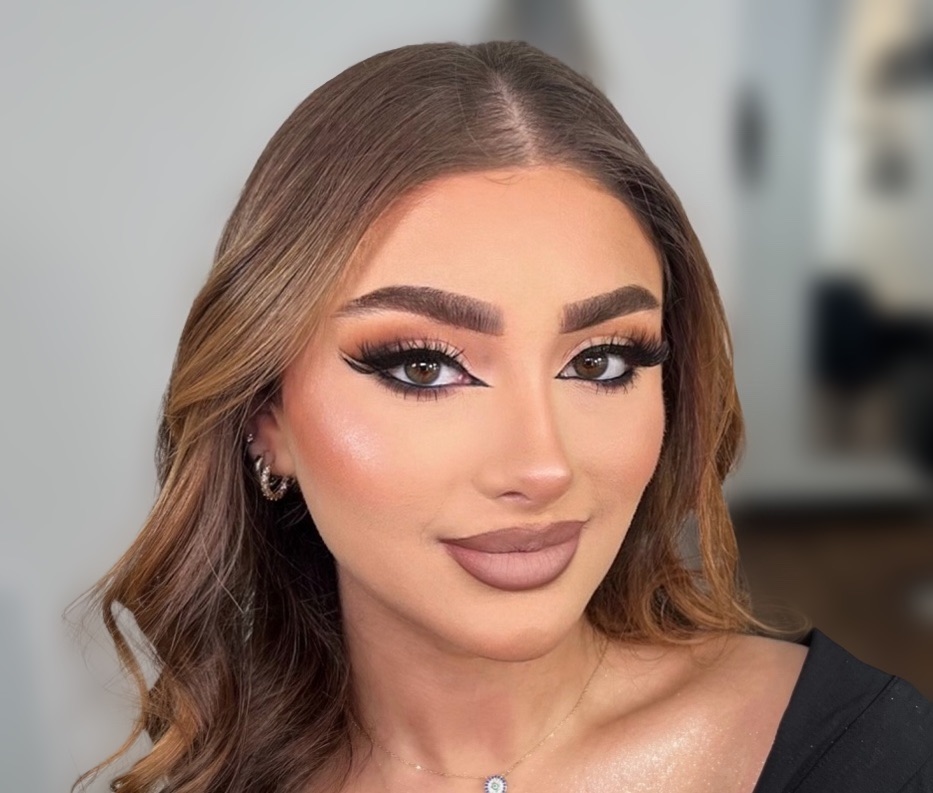 DRAMATIC GLAM W/MAYA