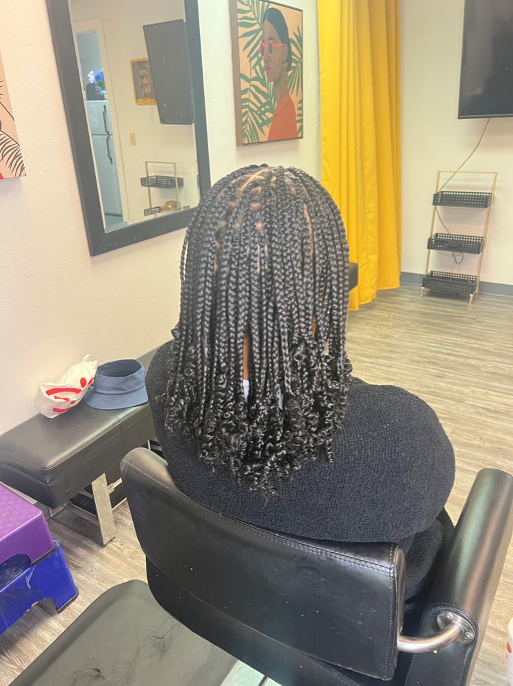 Medium Shoulder Length Knotless
