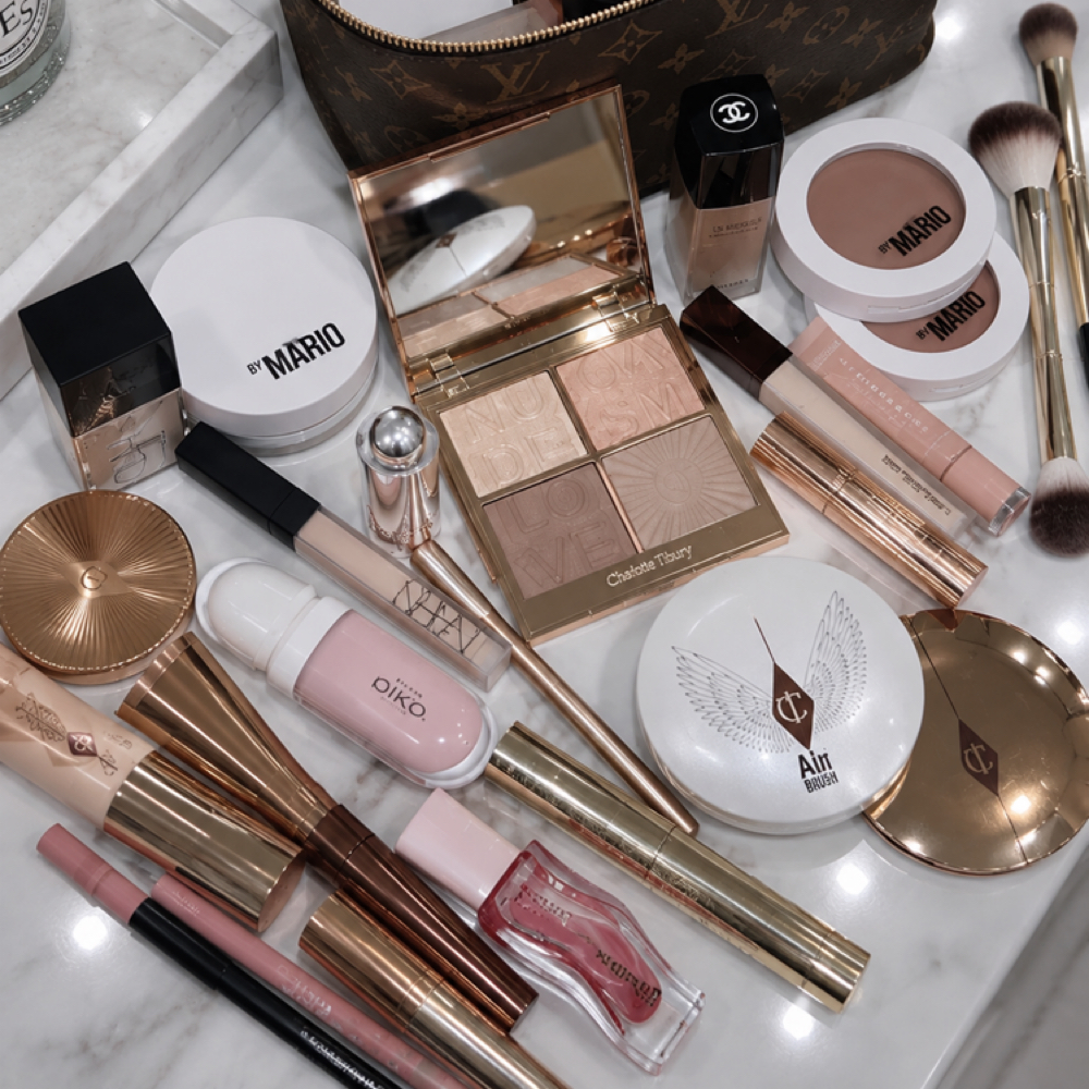 4 MAKEUP at 𝓼𝓮𝓿𝓮𝓷 14 𝓼𝓽𝓾𝓭𝓲𝓸 in Keego Harbor, MI