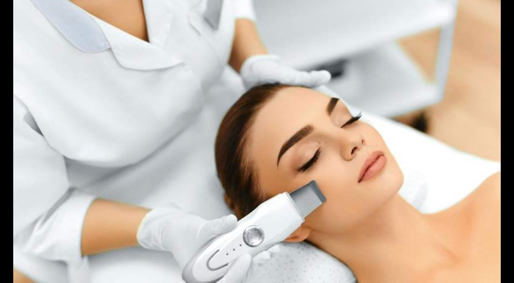 Dermaplane Facial