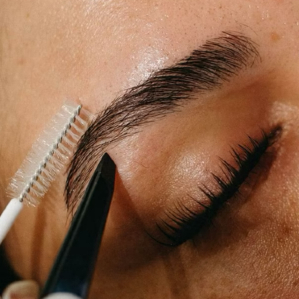 Brow Clean-Up (Tweezing Only) at Luna Glow Beauty Bar in Dobbs Ferry, NY