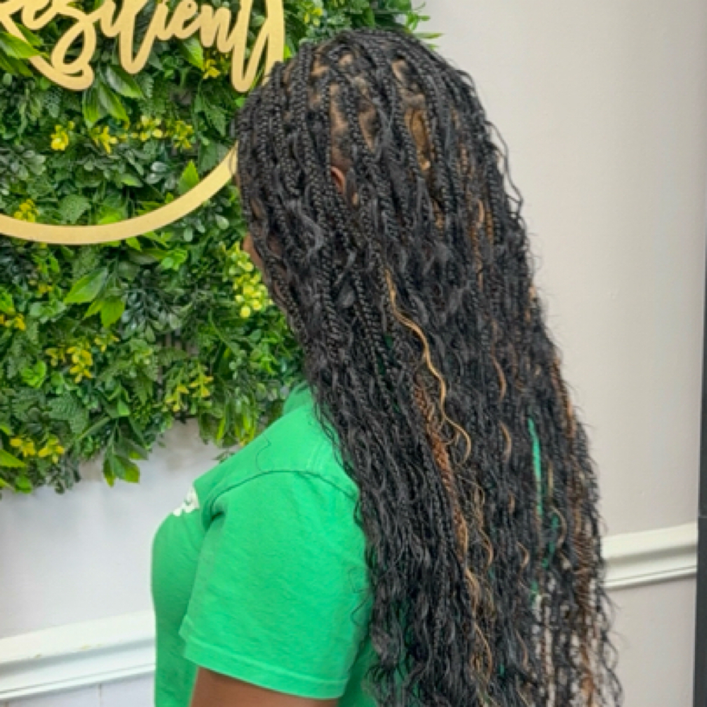 Smedium Knotless at Mane In The Mirror Salon in Charlotte, NC