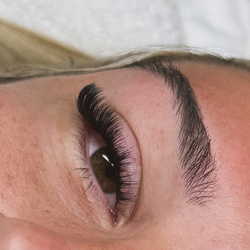 Full set volume lashes