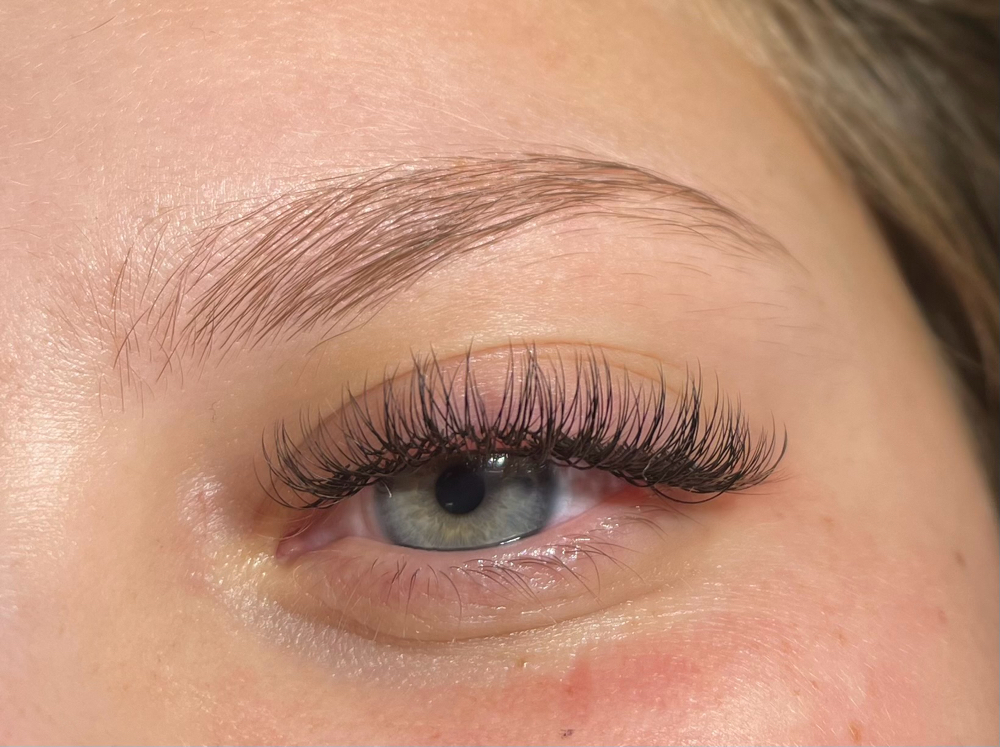 Classic Lash Full Set at Golden Glamz Beauty๐
๐ป๐๐ง๐ฝโโ๏ธ in Armada, MI