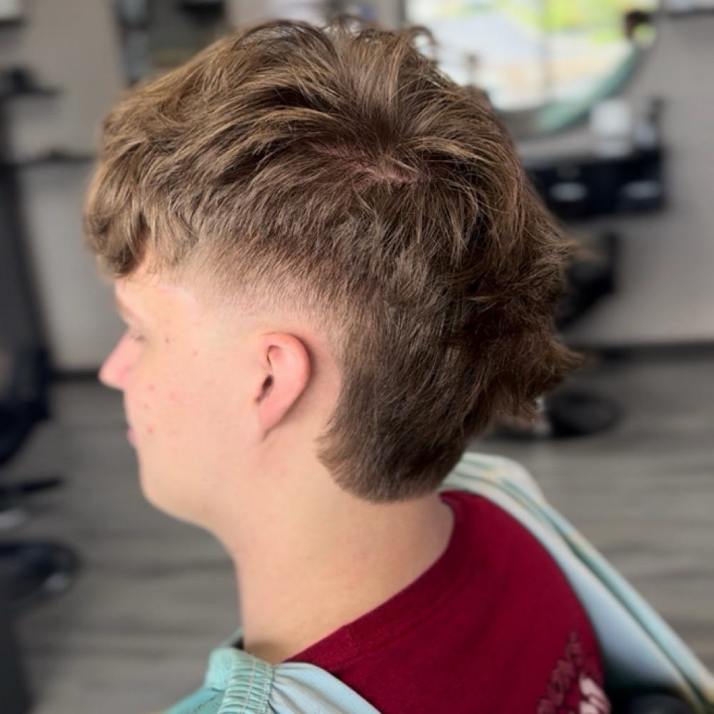 Men’s Deluxe Haircut at Gee Blxnds in sevierville, TN
