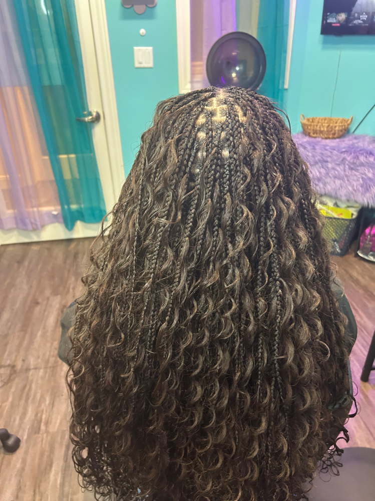 Small Boho Knotless at Thahairtherapist in Houston, TX