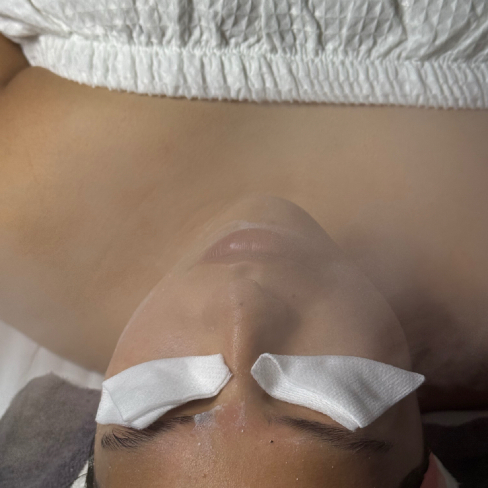 Mini Facial at Chic Claws in Chicago, IL