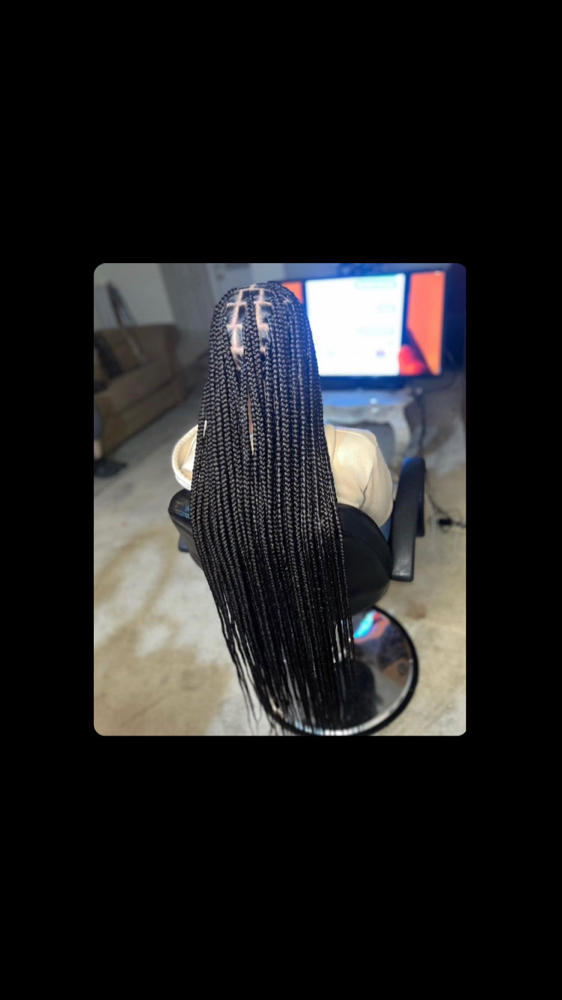 Medium Knotless