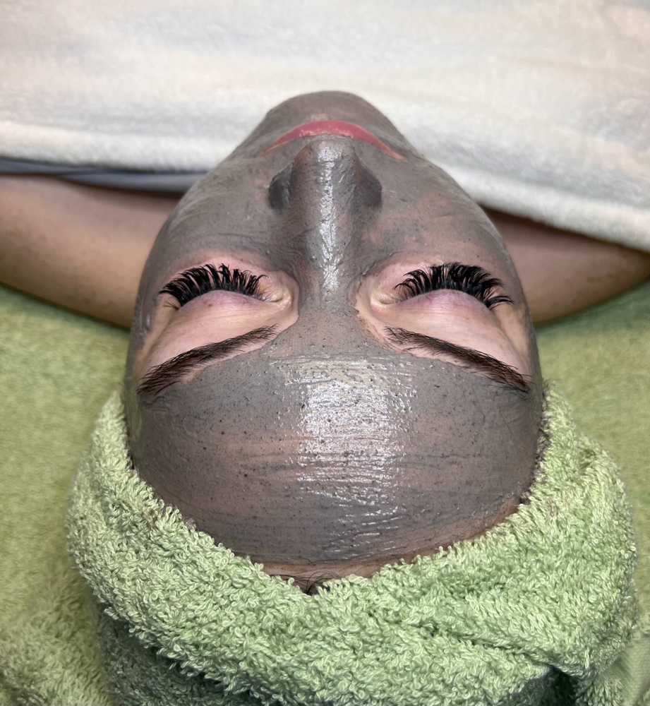 Deluxe Brightening Facial