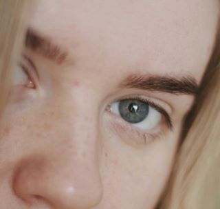 Eyebrow tinting