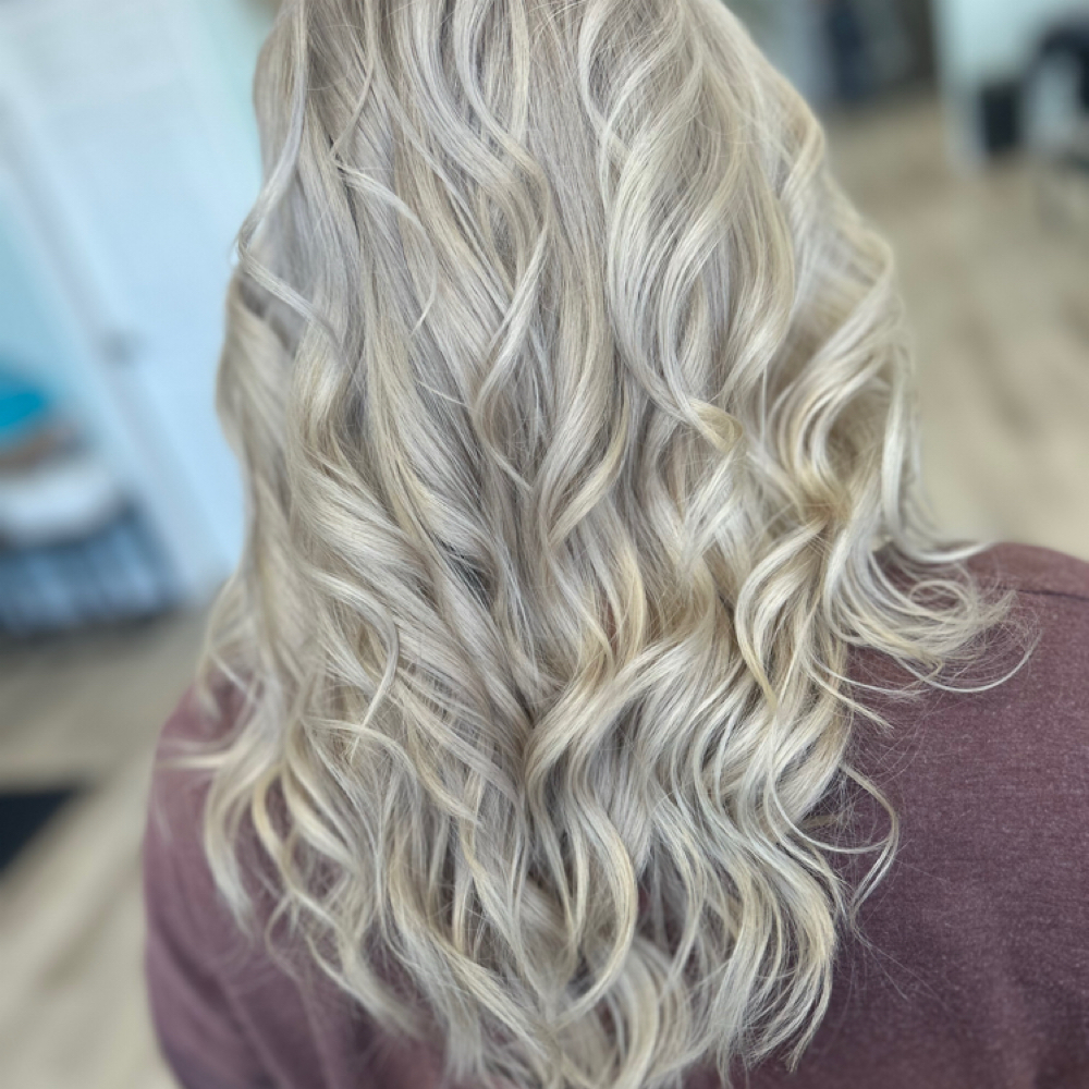 Root Touch Up Bleach at Southern Rbbl Beauty Co. in Belton, TX