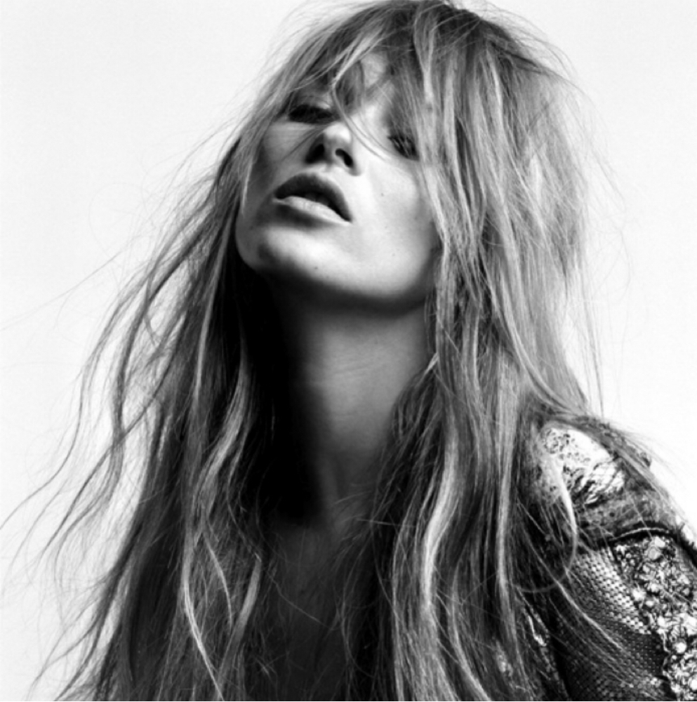 Full Highlight + Blow Dry at SALON BANG BANG in PITTSBURGH, PA