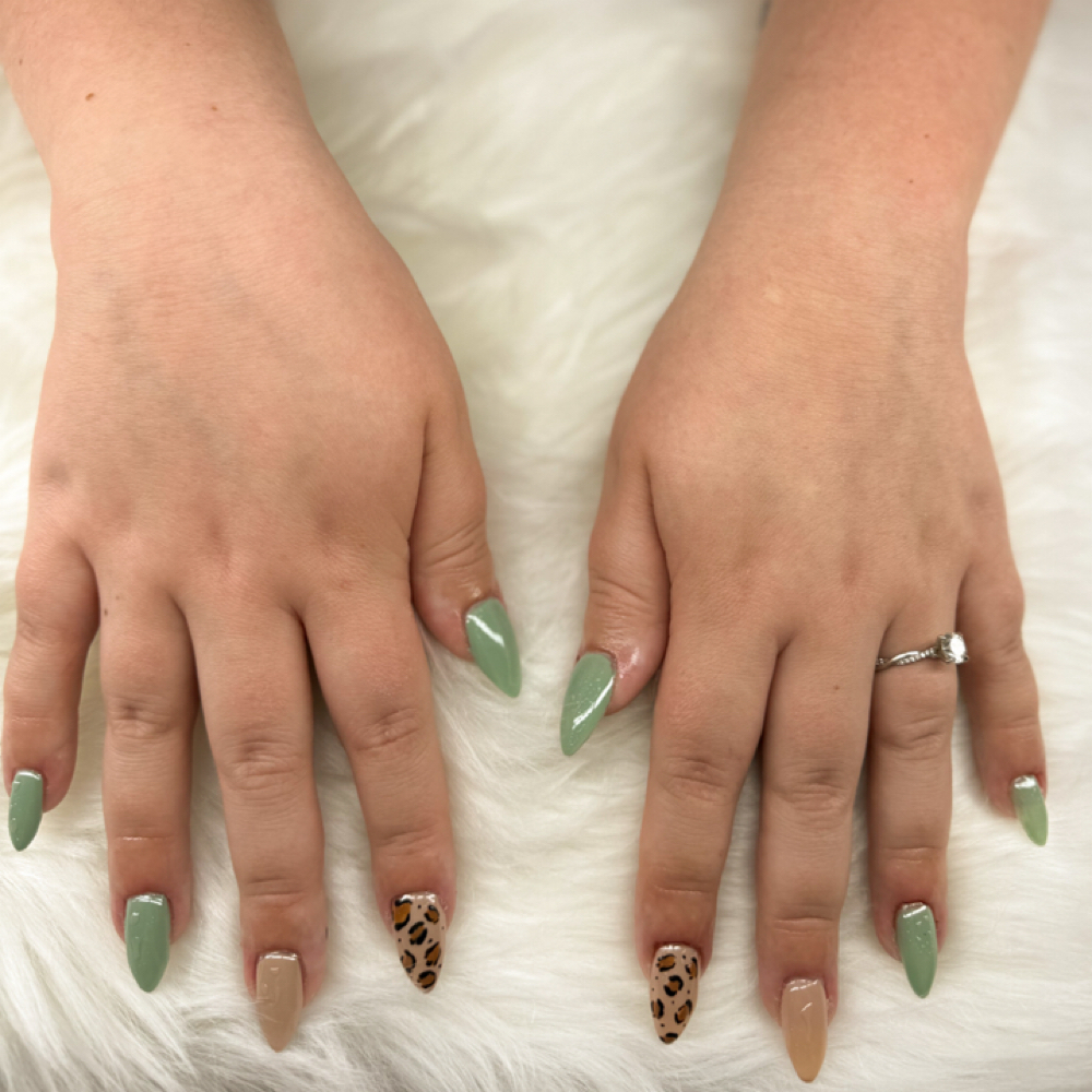 Minimal Gel design at Isabelle Nowick in watertown, SD