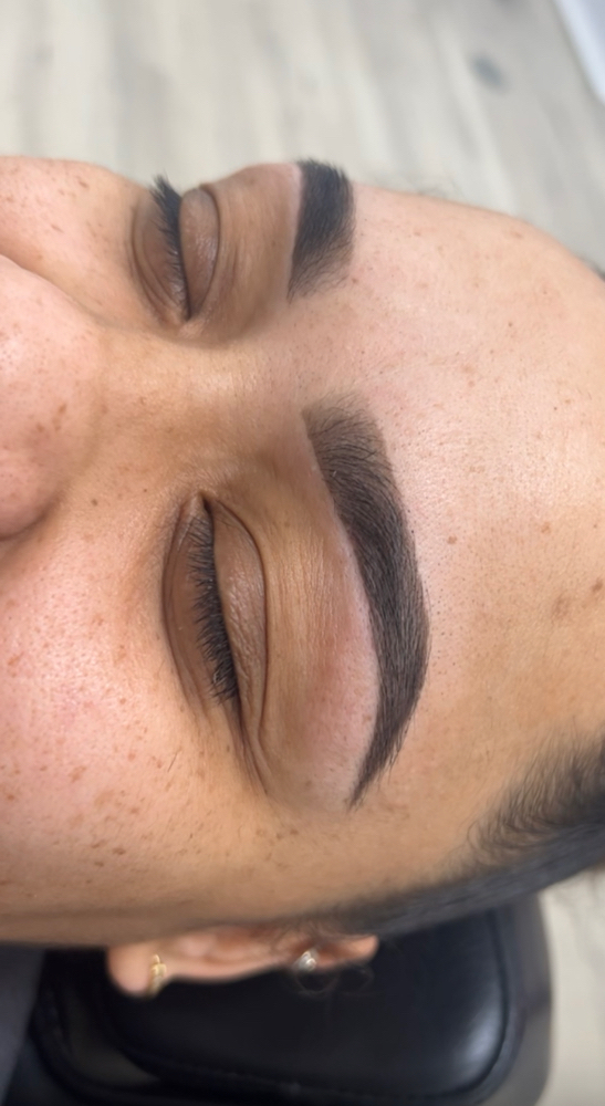 Brow Tint & Threading