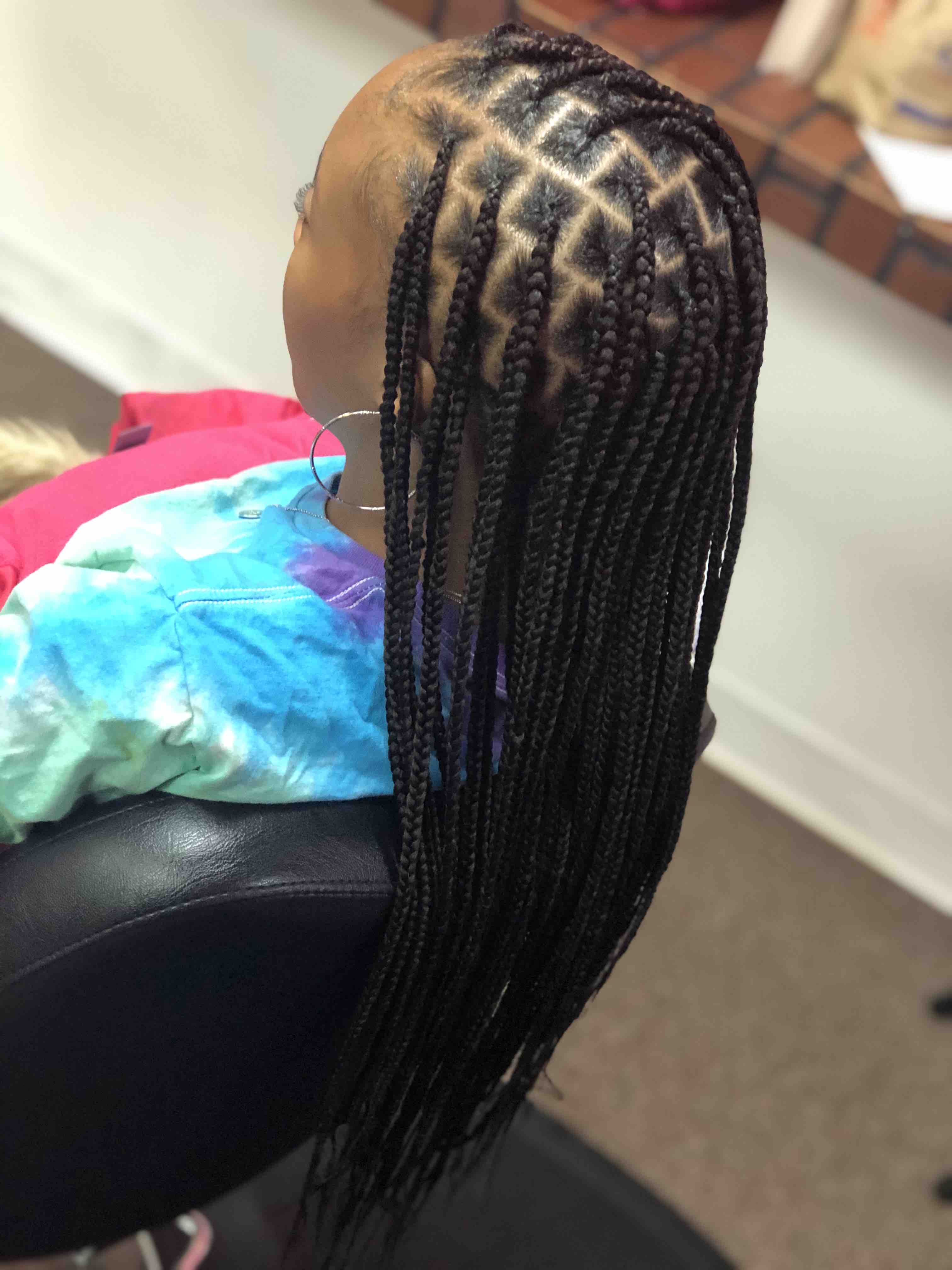 Smedium bra length knotless for m'y first time braids wearing beautiful  client🥰 She was so shocked by how light weight they felt.