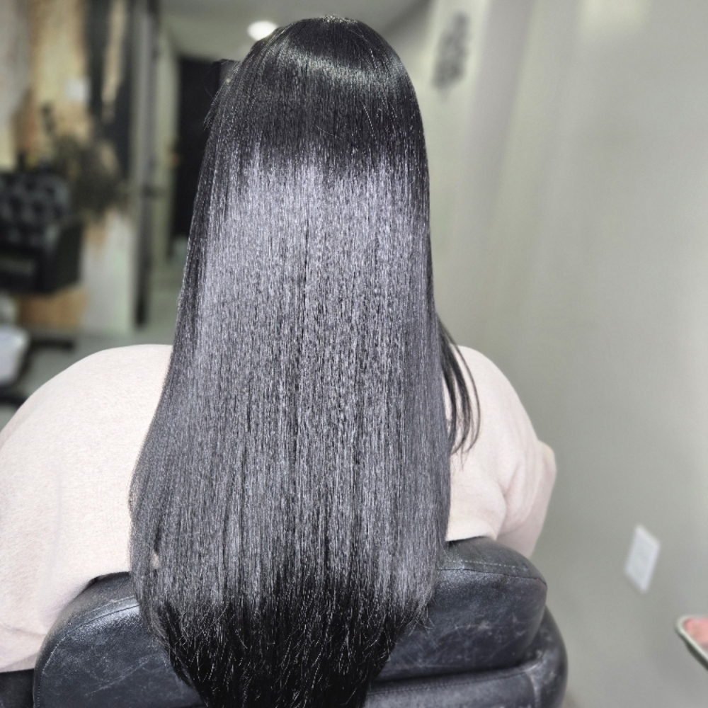 Lavado Y Secado at Dariolxi's Salon in Springfield, MA