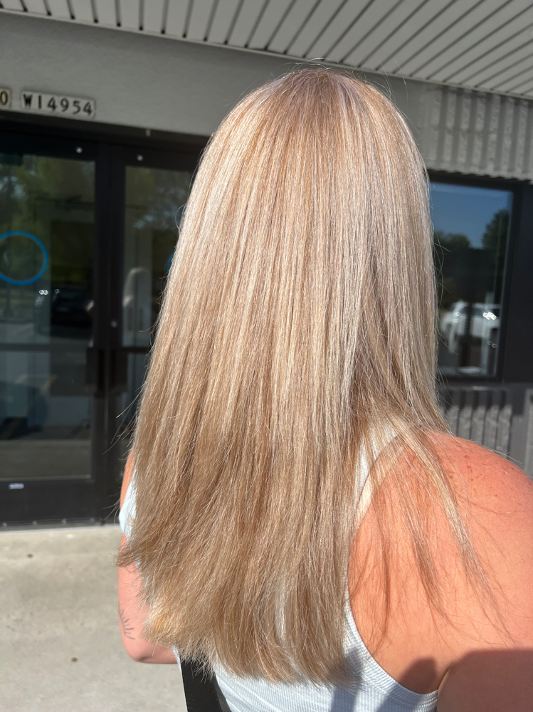Woman’s Cut And Highlight