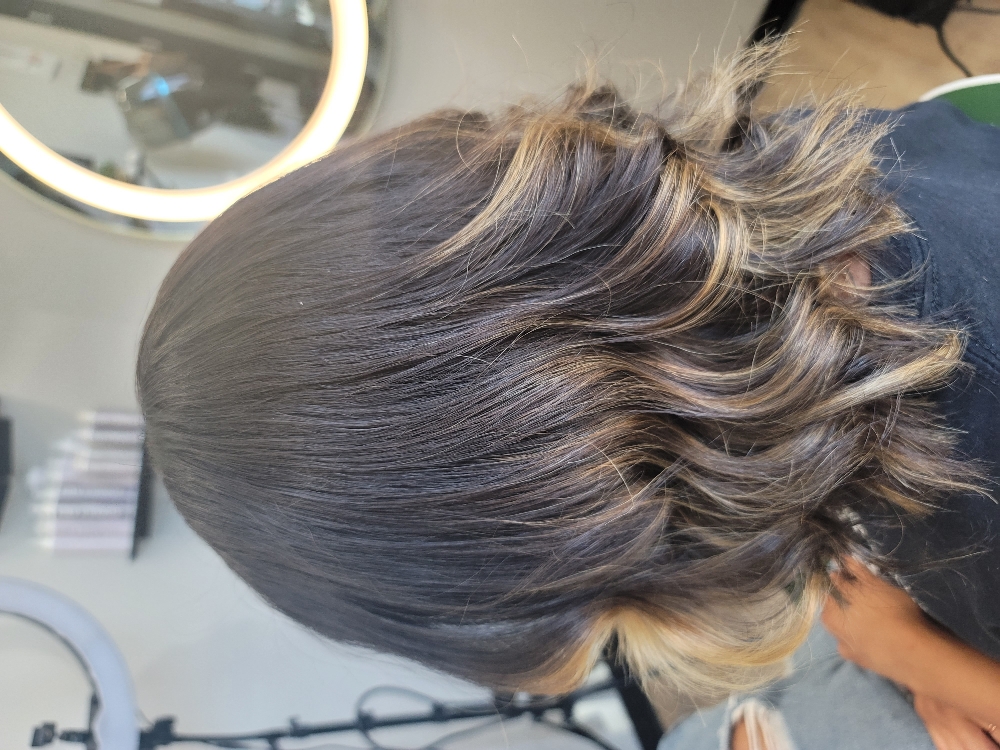 WOMEN'S HAIRCUT