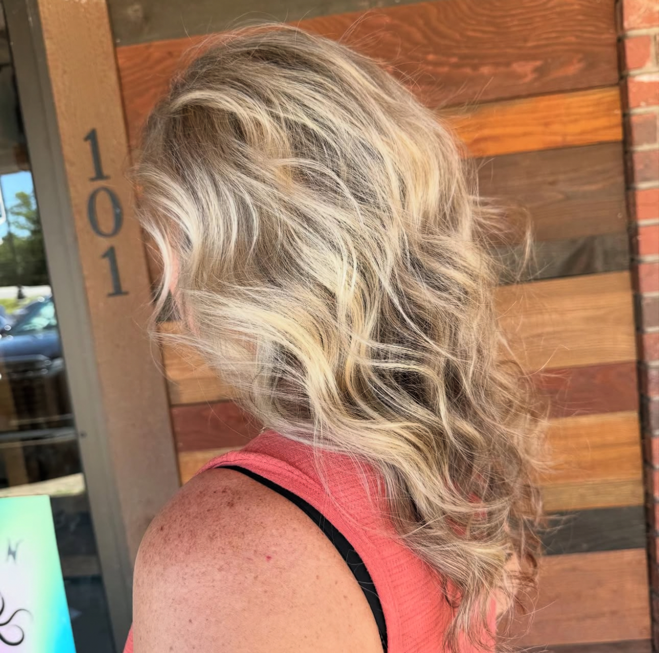 Shampoo/Blowout w/Ashley