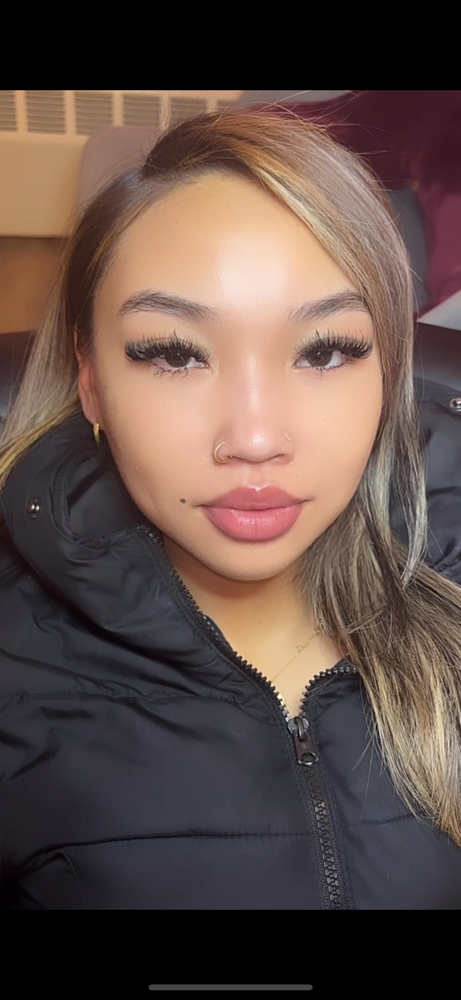 Wispy full set at Luxxlashes in woonsocket, RI