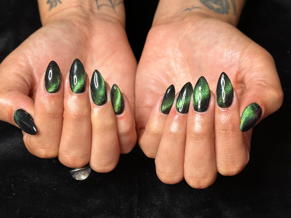 Cat-Eye On All 10 Nails