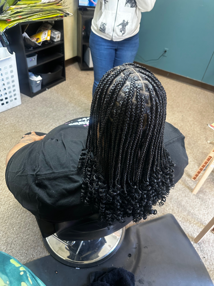 Short Knotless W/curls