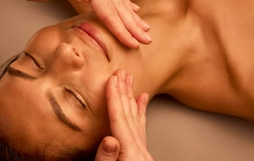 Flutterbrush Head-2-Toe Glow at Flutterbrush Beauty Bar in Sparks, NV