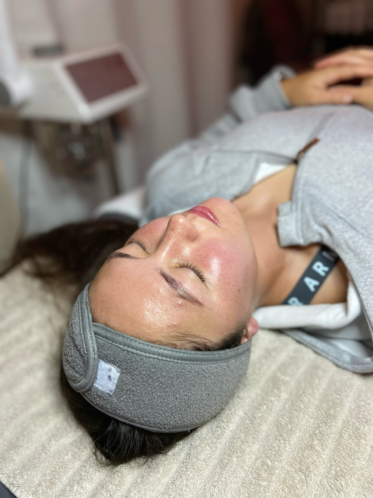 Signature Hydrofacial