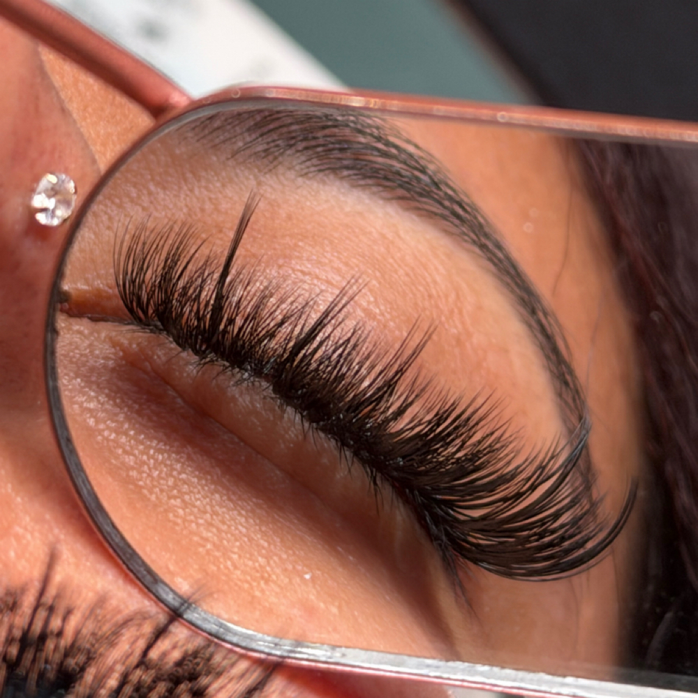 Hybrid/ Classic Lash Extentions at Doll’d Up Beauty in Madera, CA
