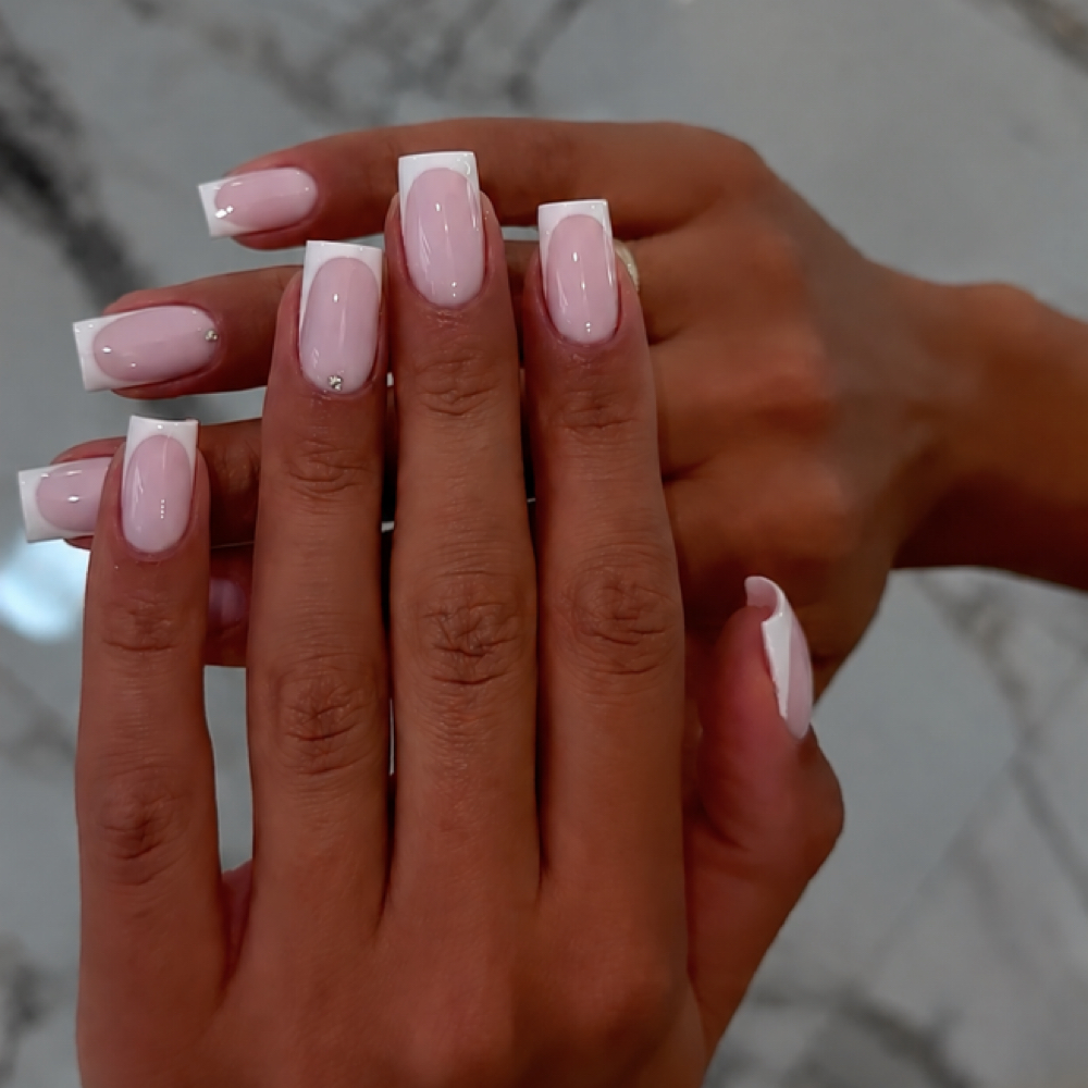 DELUXE PEDICURE at 𝓼𝓮𝓿𝓮𝓷 14 𝓼𝓽𝓾𝓭𝓲𝓸 in Keego Harbor, MI