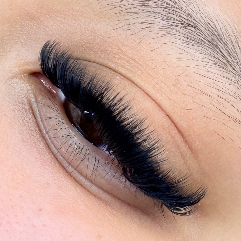 Glamurosa Lash Set (AKA Volume) at Luxe Lash X Beauty Bar in Mesa, AZ