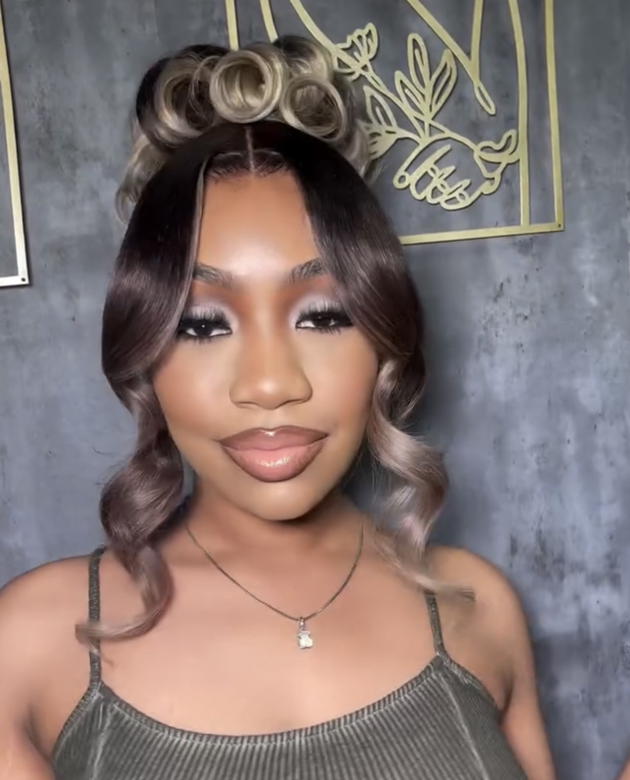 Messy Bun(STYLING ONLY) at D.enhancer in Hialeah, FL