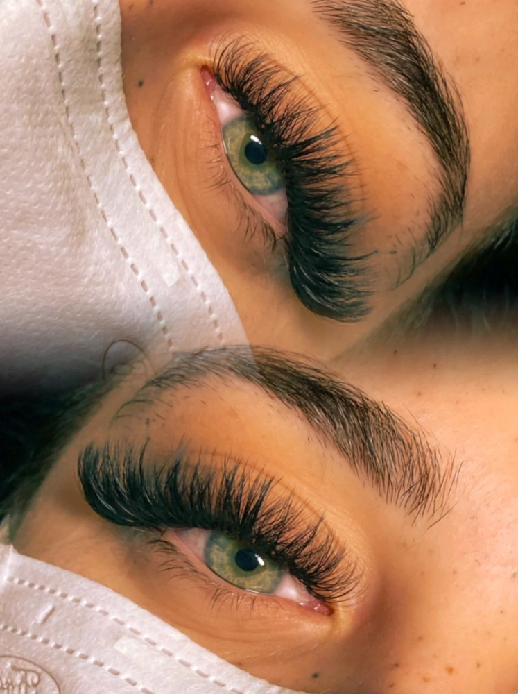 **April Sale: Lash Extenstions