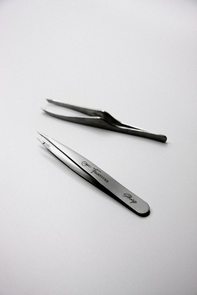 BROW TWEEZING