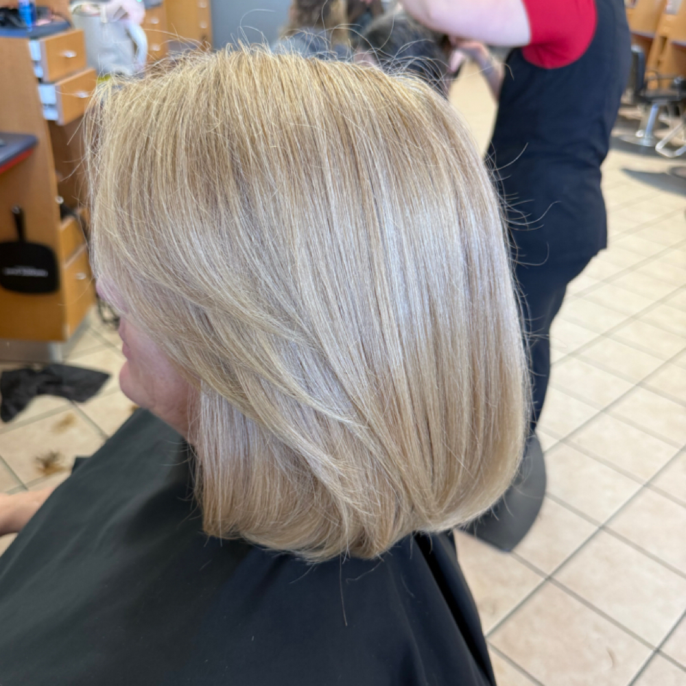 Wash & blowdry at Samantha  Robinson in Scottsburg, IN