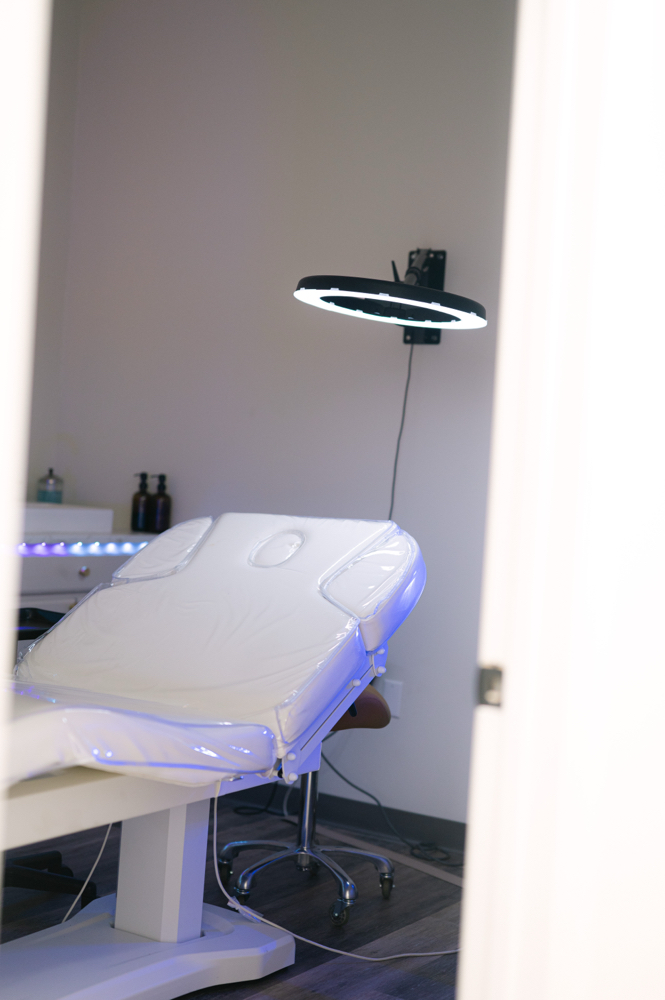 Oxygen & Dermaplane Facial
