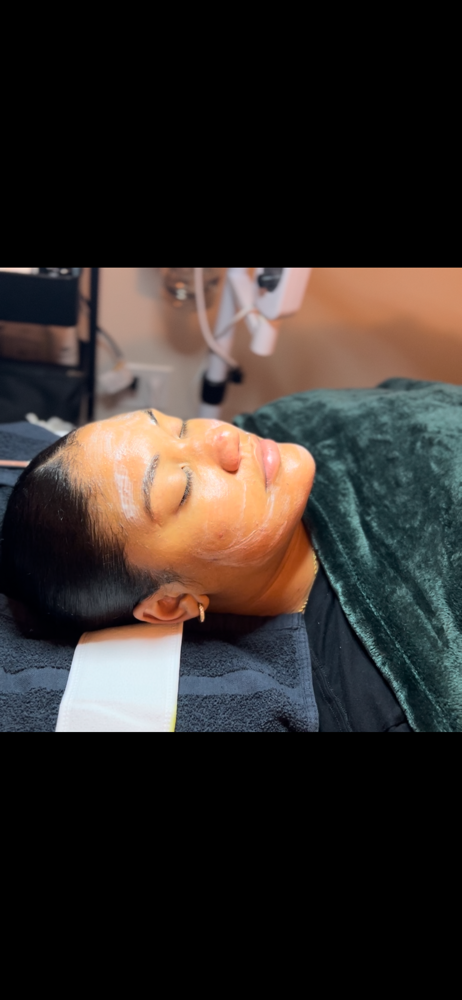 Amor Hydrating Glow Facial