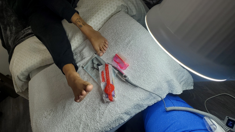 Dry Pedicure *Regular Polish*