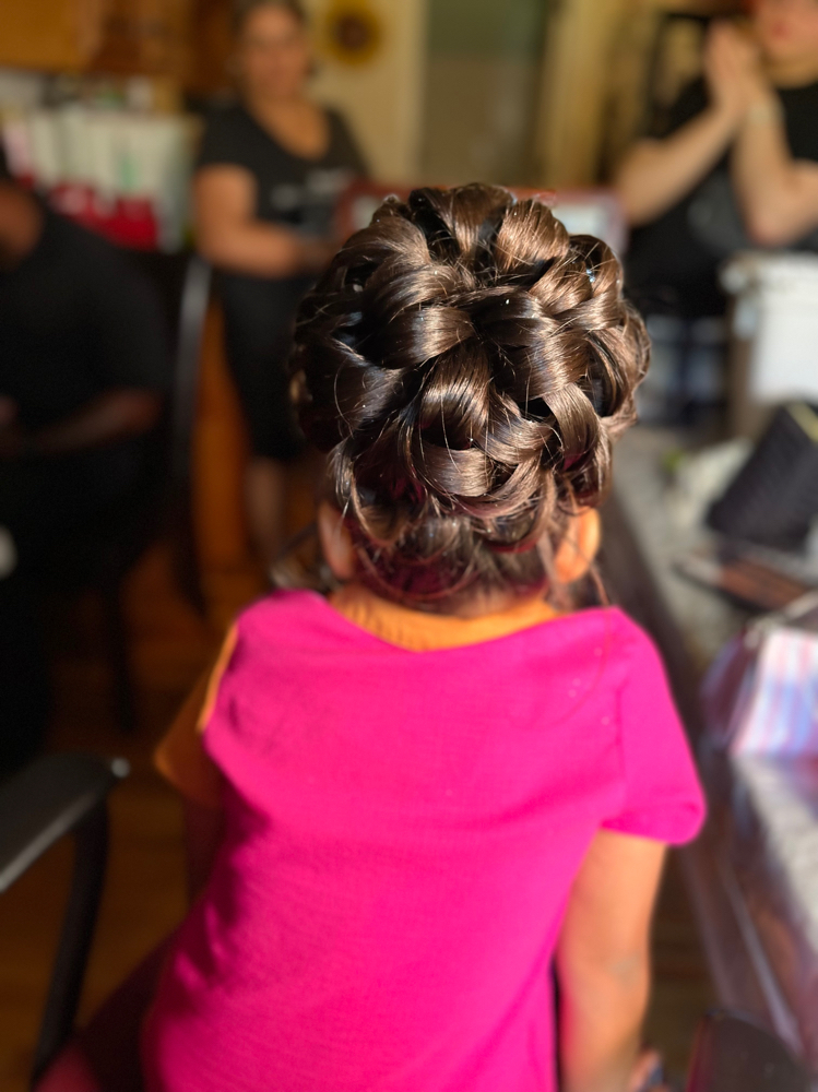 Princess Hairstyle at LoliMaquillame in Castalian Springs, TN
