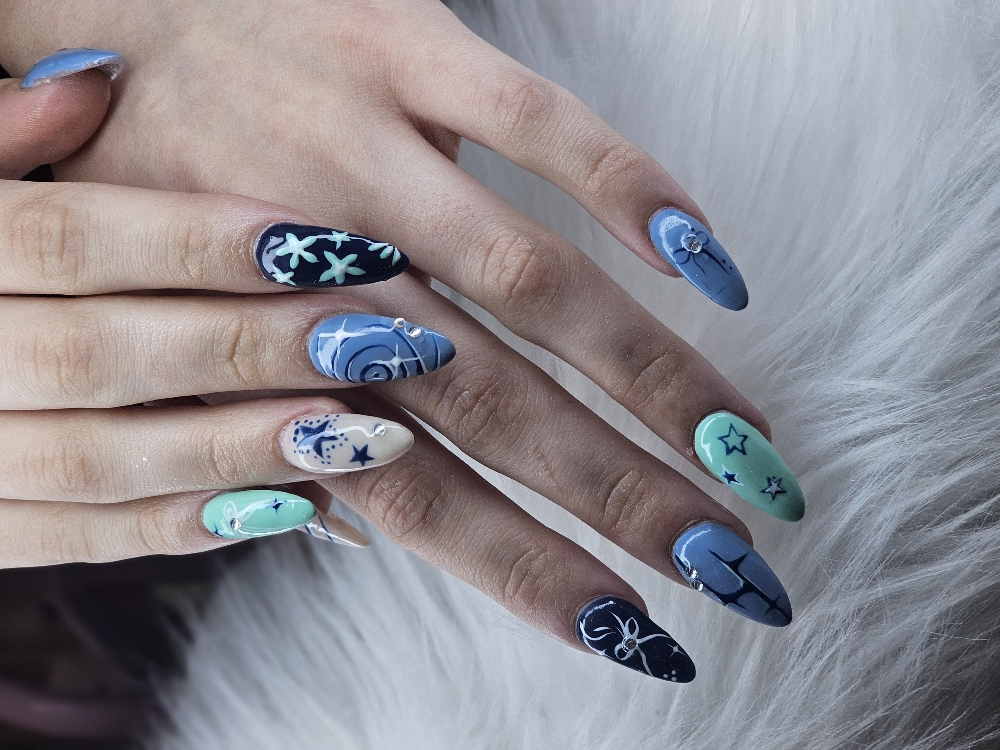 Add-on "It" Girl Nail Designs