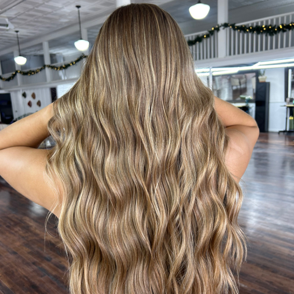 Full Lowlights at Beautyby.nicoleh in Charlotte, MI